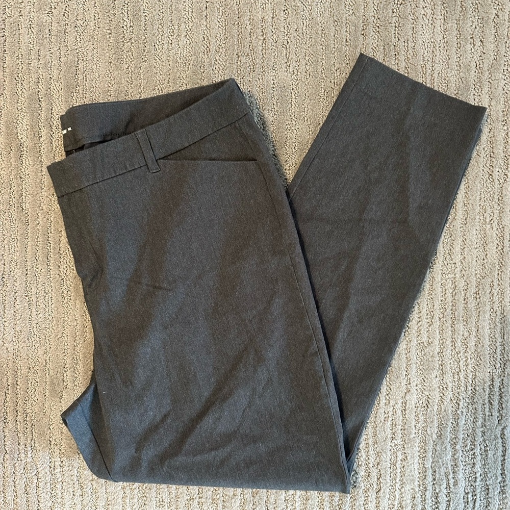 Old Navy Women's Cropped Straight-Leg Dress Pants in Charcoal